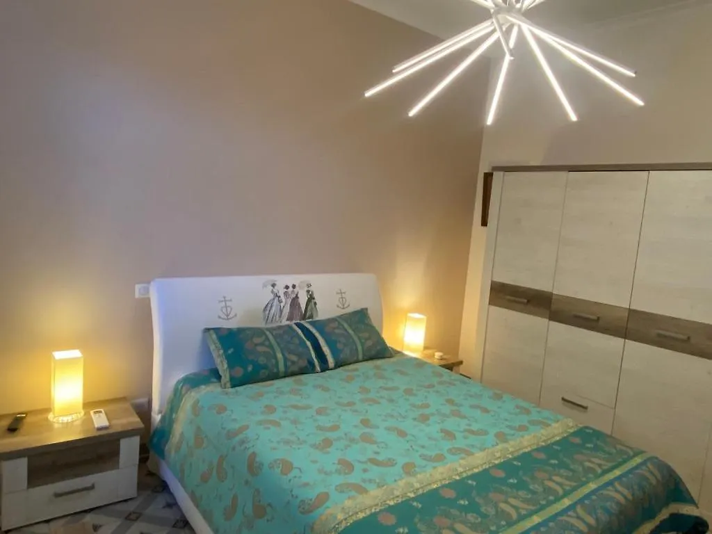 Le Mas Ferrand Graveson Bed & Breakfast